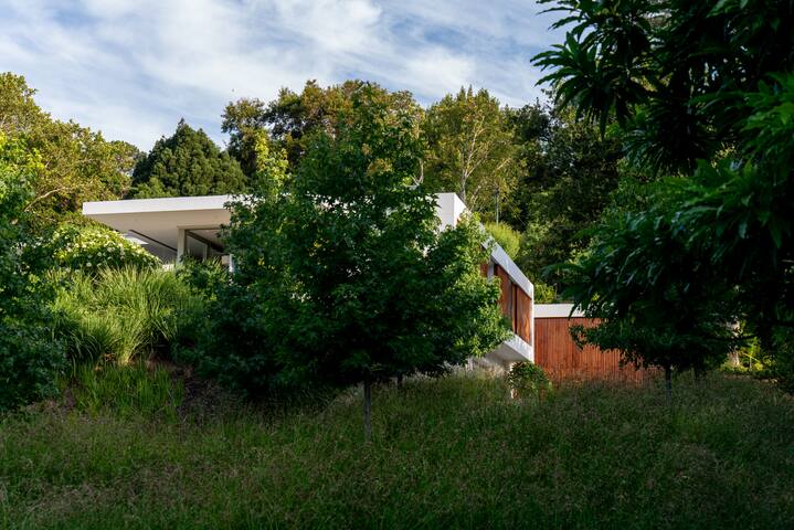 Modern Guest Studio gallery image 2