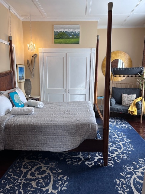 Spacious, comfy, artsy, exposed brick Victorian Apartments for Rent