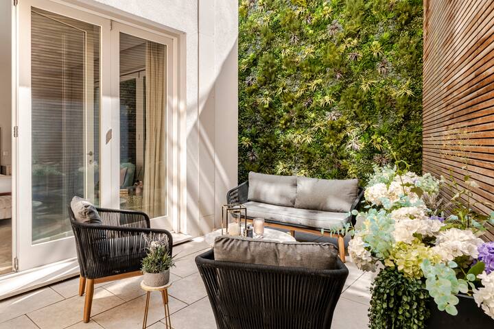 £12 million Buckingham Palace duplex with garden gallery image 5