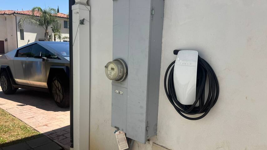 LA Dream Gem! Beautiful home with Spa. gallery image 5