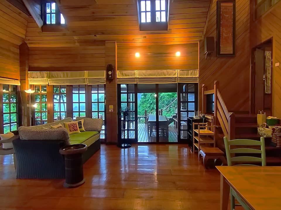 A teak cabin above a Chiang Mai valley, Mae Rim, Chiang Mai, Thailand, photo 4 of 10