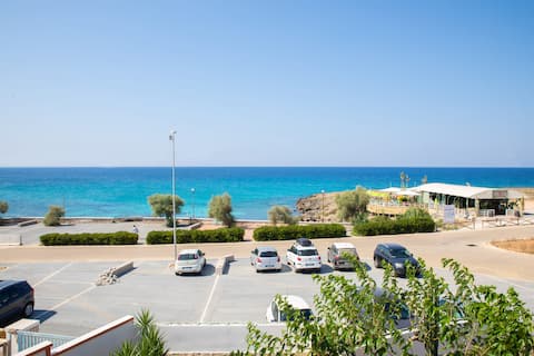 Beachfront villa with pool and garden - Salento