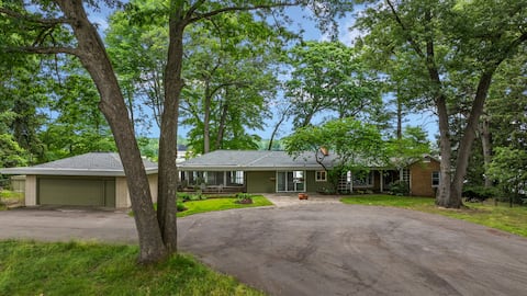 Family Compound: waterfront, 6 acres + pool