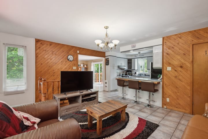 Havre De Détente Avec Foyer Et Spa - Laurentides
