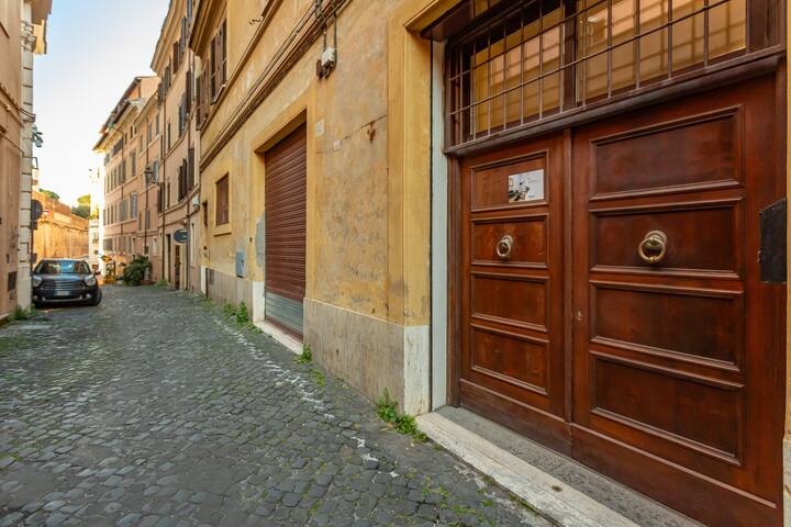 Daplace | Adele Apartment gallery image 3