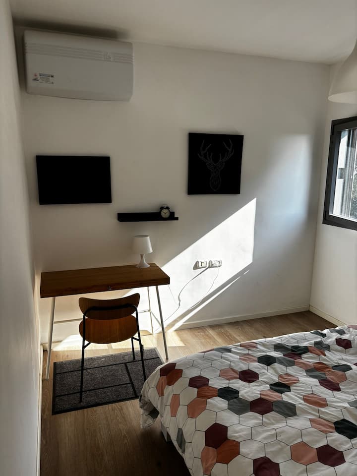 Zonë zyre, dhoma e gjumit nr. 4 dhe Mamad