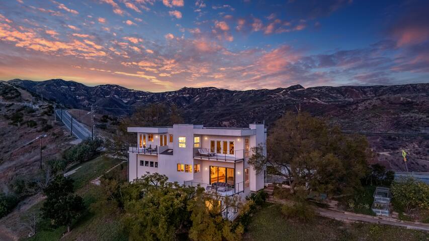Private Retreat Malibu Home with Ocean View gallery image 2
