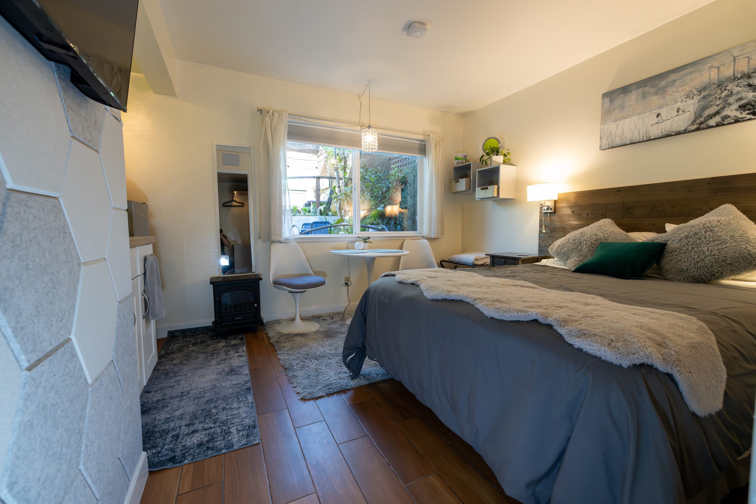 Artist's garden retreat and spa - Image 18