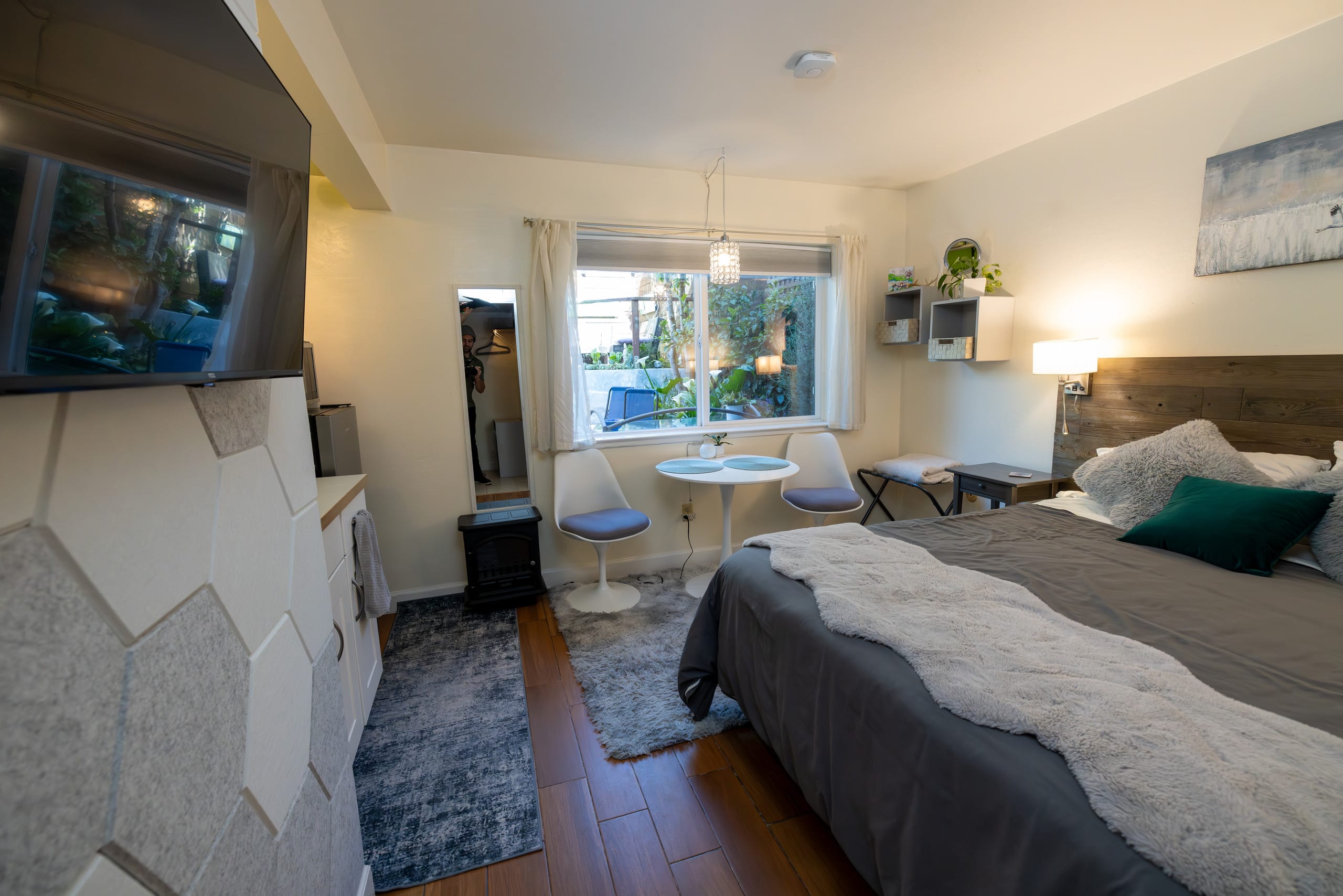 Artist's garden retreat and spa - Image 75
