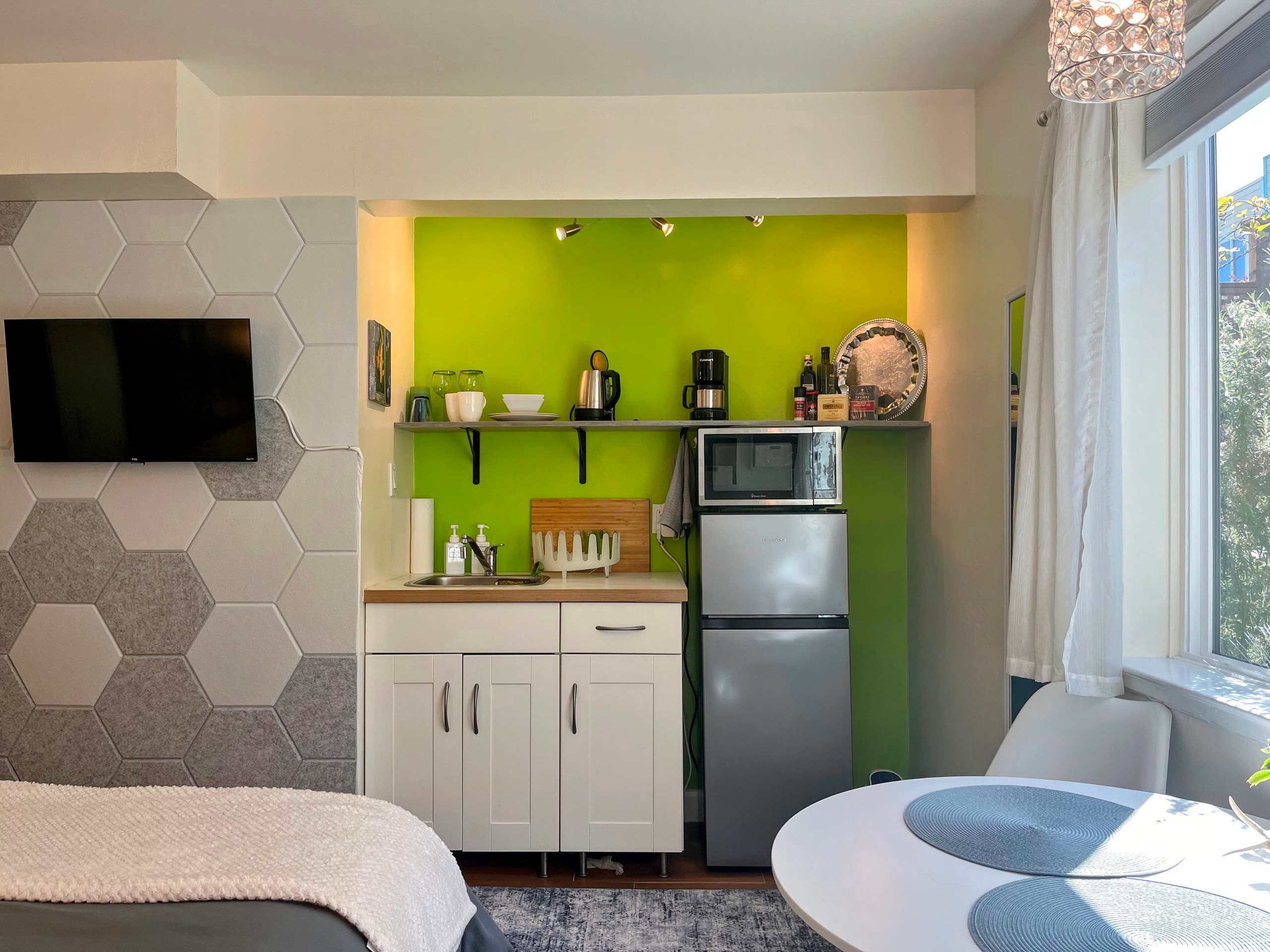 Artist's garden retreat and spa - Image 2
