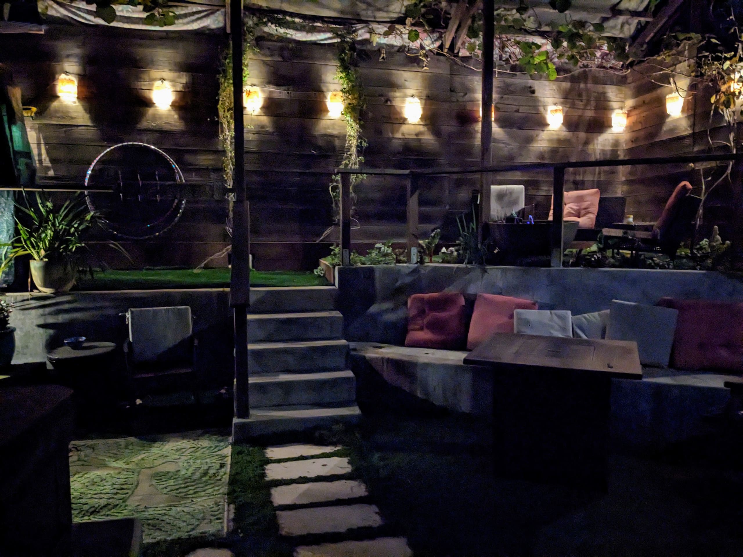 Artist's garden retreat and spa - Image 43