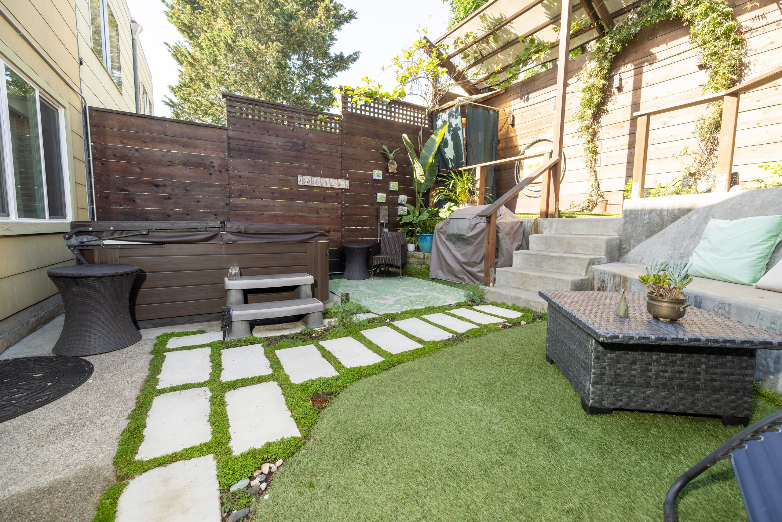 Artist's garden retreat and spa - Image 71