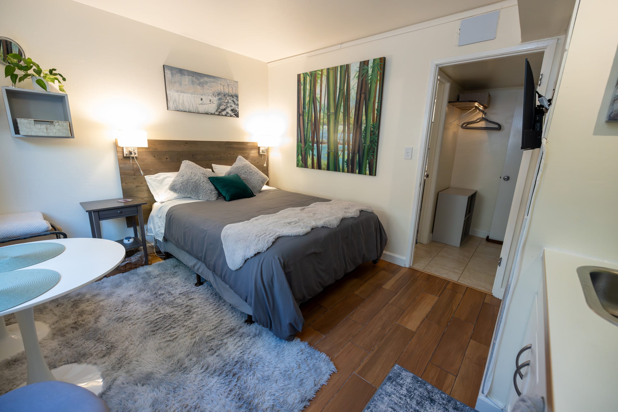 Artist's garden retreat and spa - Image 20