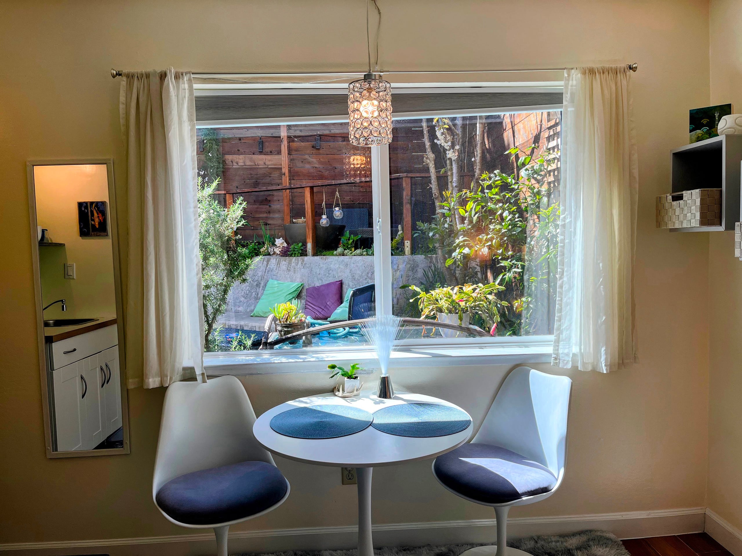 Artist's garden retreat and spa - Image 10