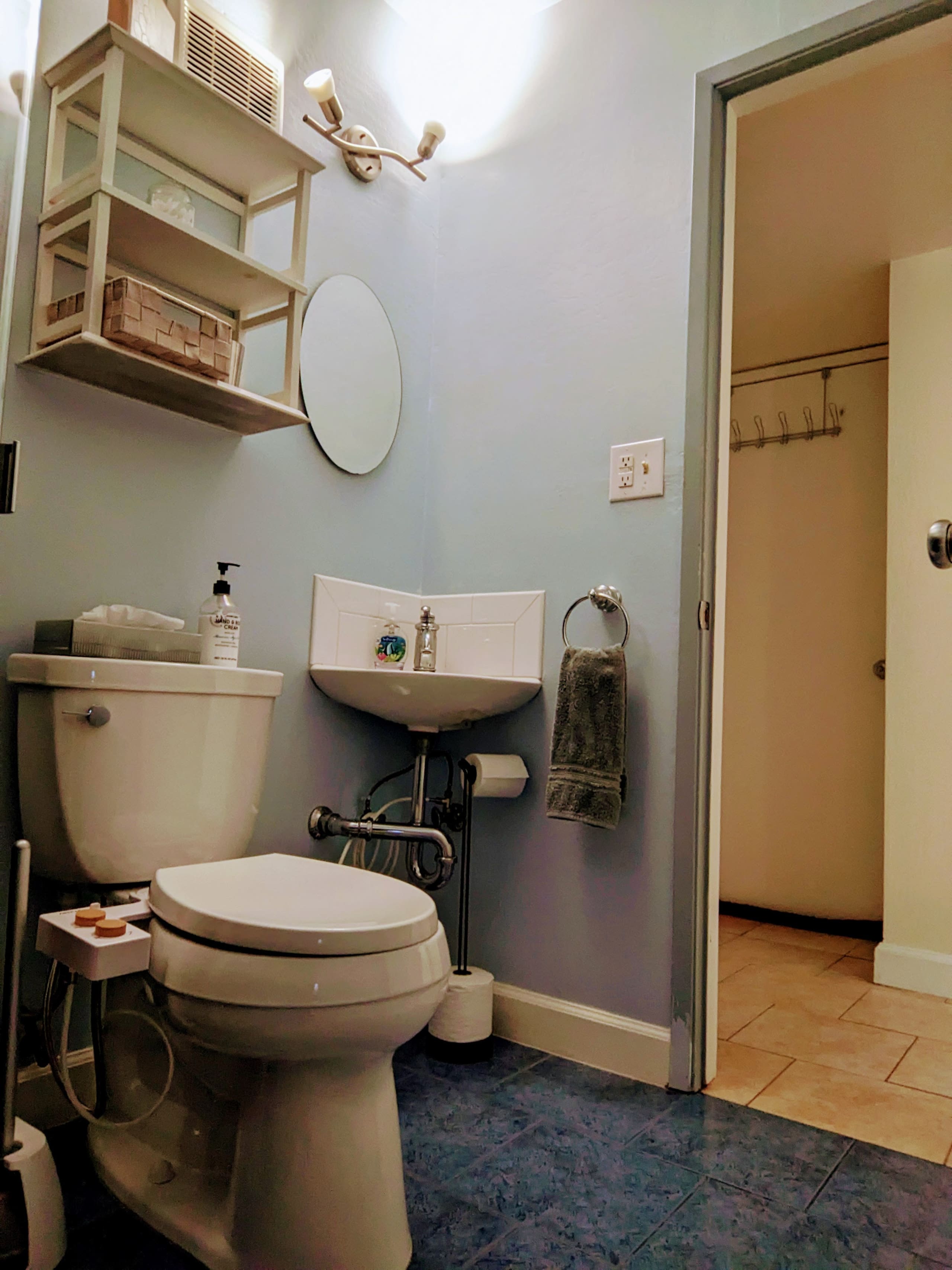 Artist's garden retreat and spa - Image 30