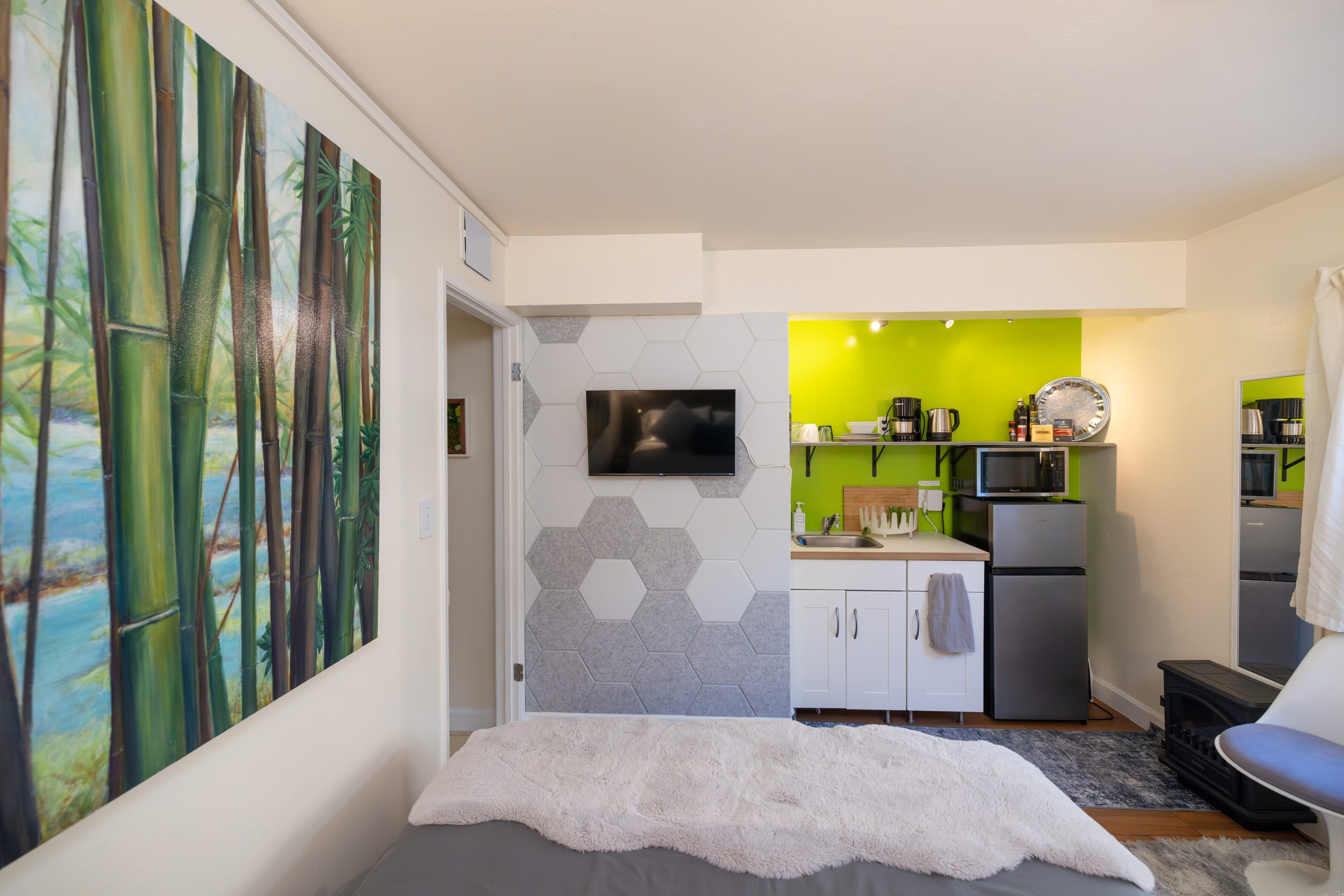 Artist's garden retreat and spa - Image 19