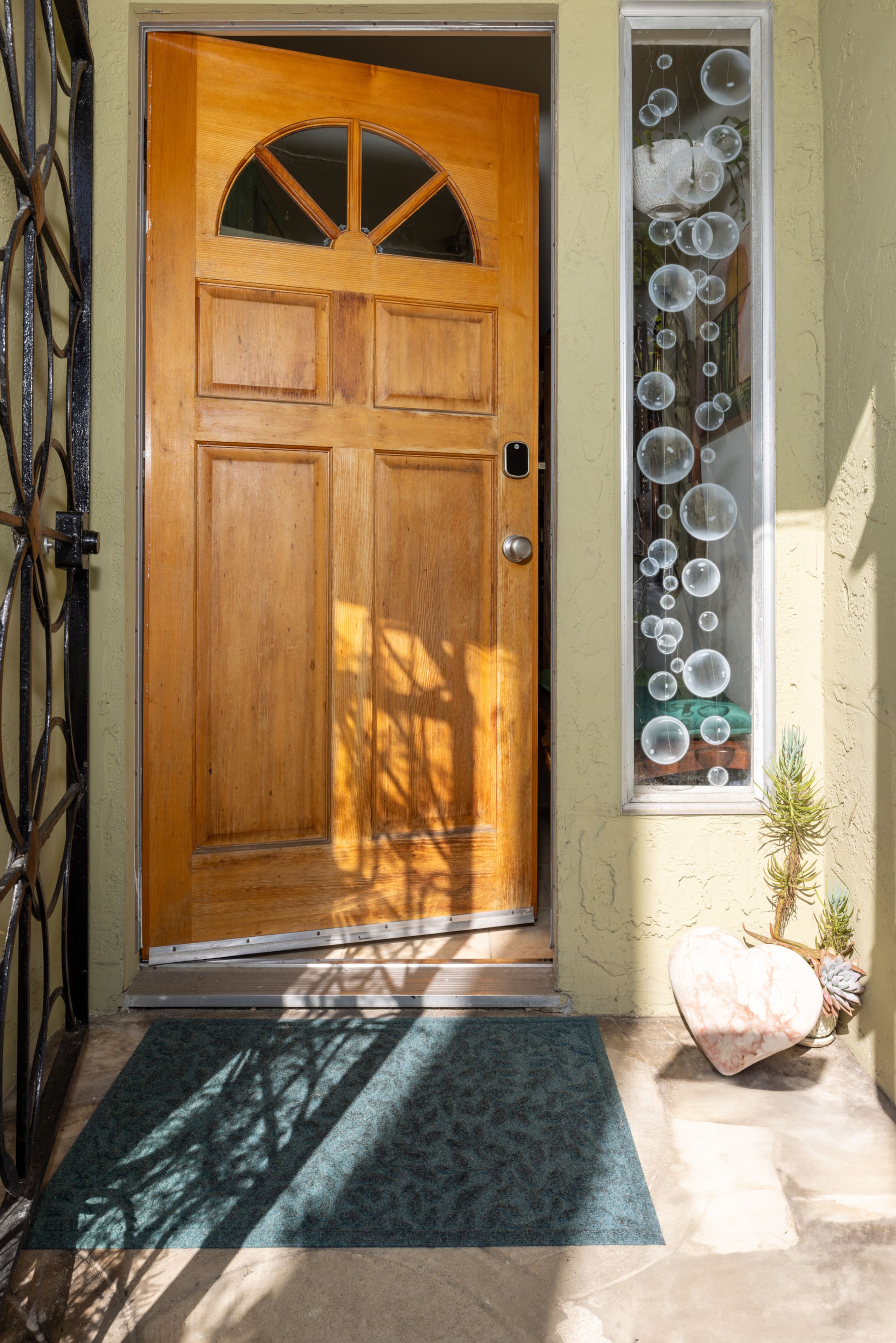Artist's garden retreat and spa - Image 54