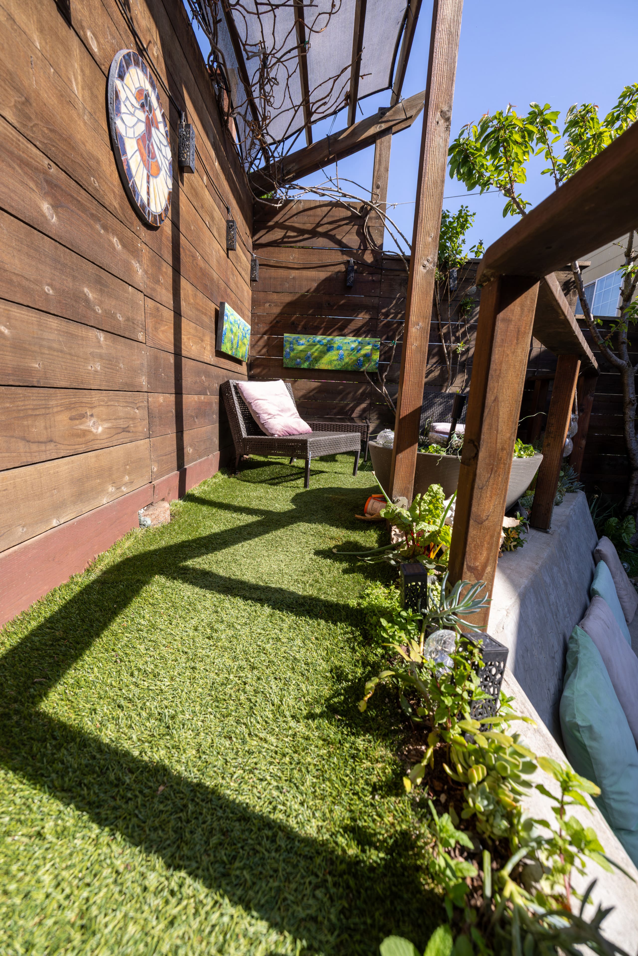 Artist's garden retreat and spa - Image 51