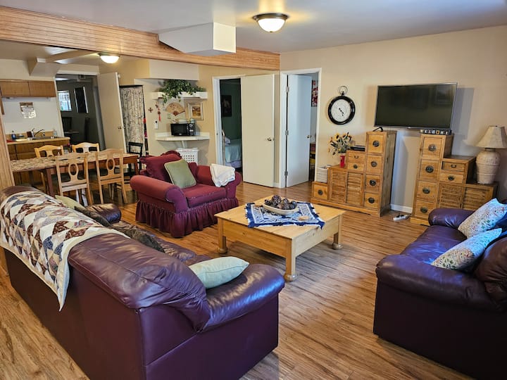 Mountain Hospitality: Feel At Home! - Bass Lake, CA