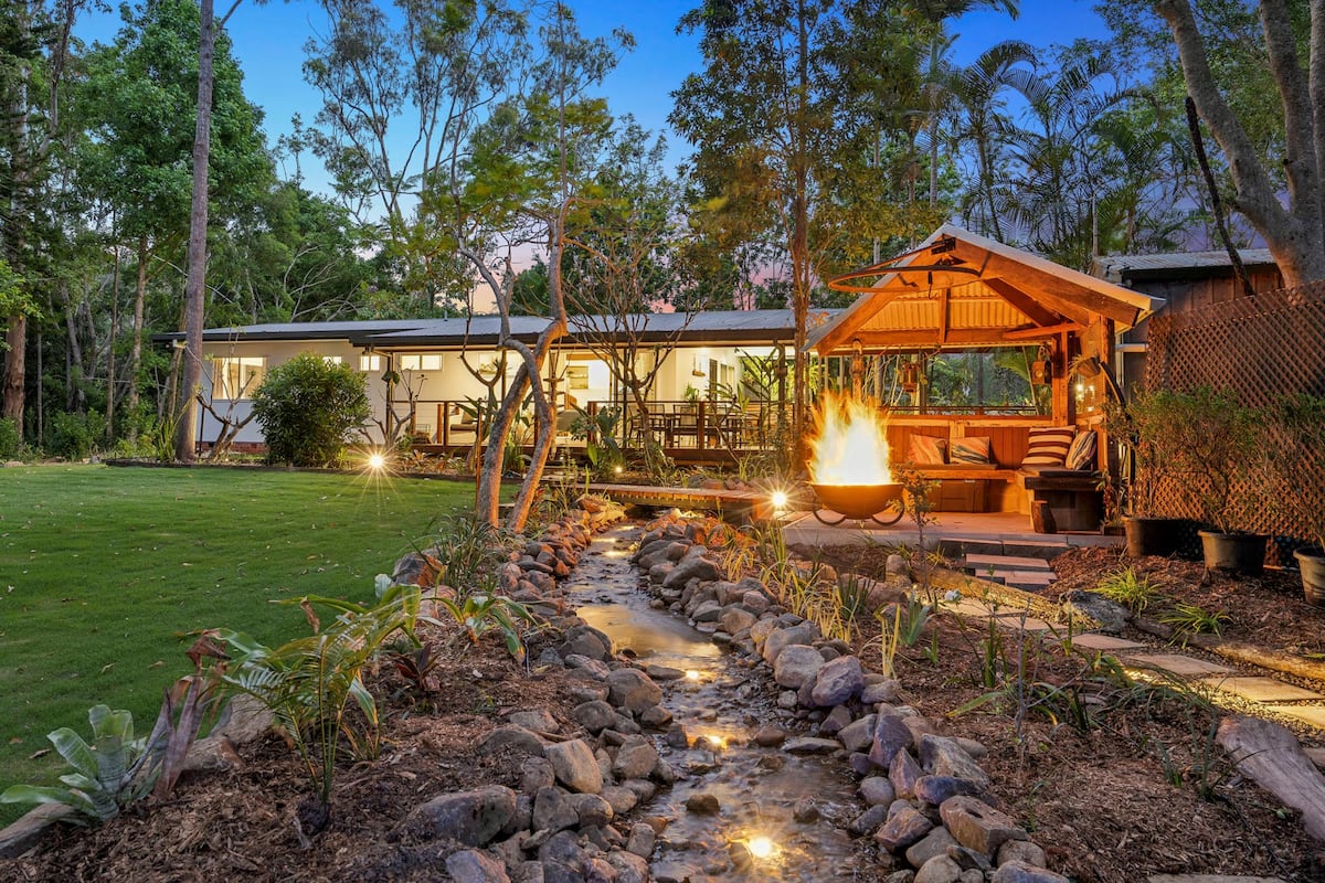 Tamborine Creek Stay | Fireplace + Theme Parks — photo via the host's Airbnb listing