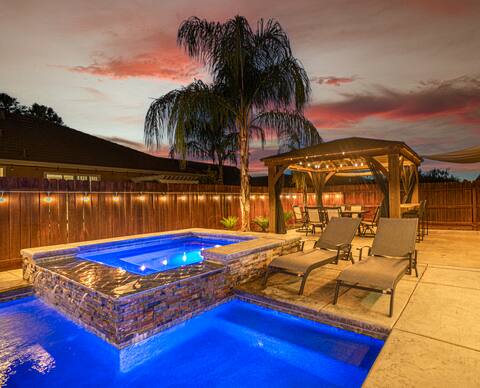 Spacious 5-Bedroom home w/ Pool & Hot Tub