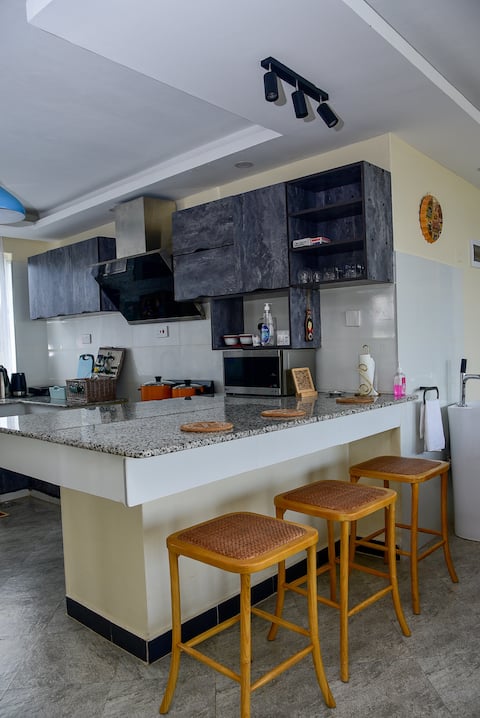A 3 bedroom penthouse with a 360 ° view of nakuru