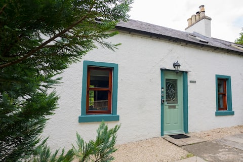 Dog-friendly cottage; dark skies & nature trails!