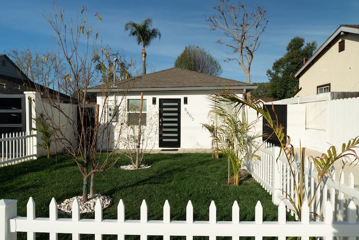 Adorable 2 Bedroom With Private Parking By Csun