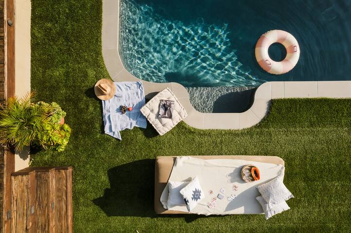 Hollywood Hills Villa| Pool-Sauna-Spa- Sunny& Chic