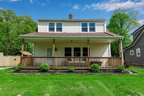 *Booking Year-Round* - Lakeside Beach Home