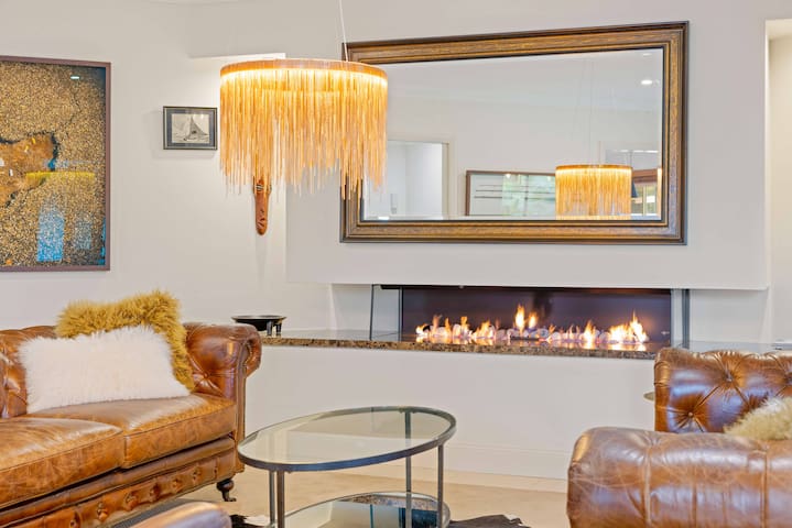 Riverside Breeze – luxury family retreat with pool gallery image 3