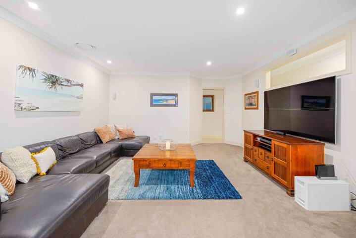 Riverside Breeze – luxury family retreat with pool gallery image 5