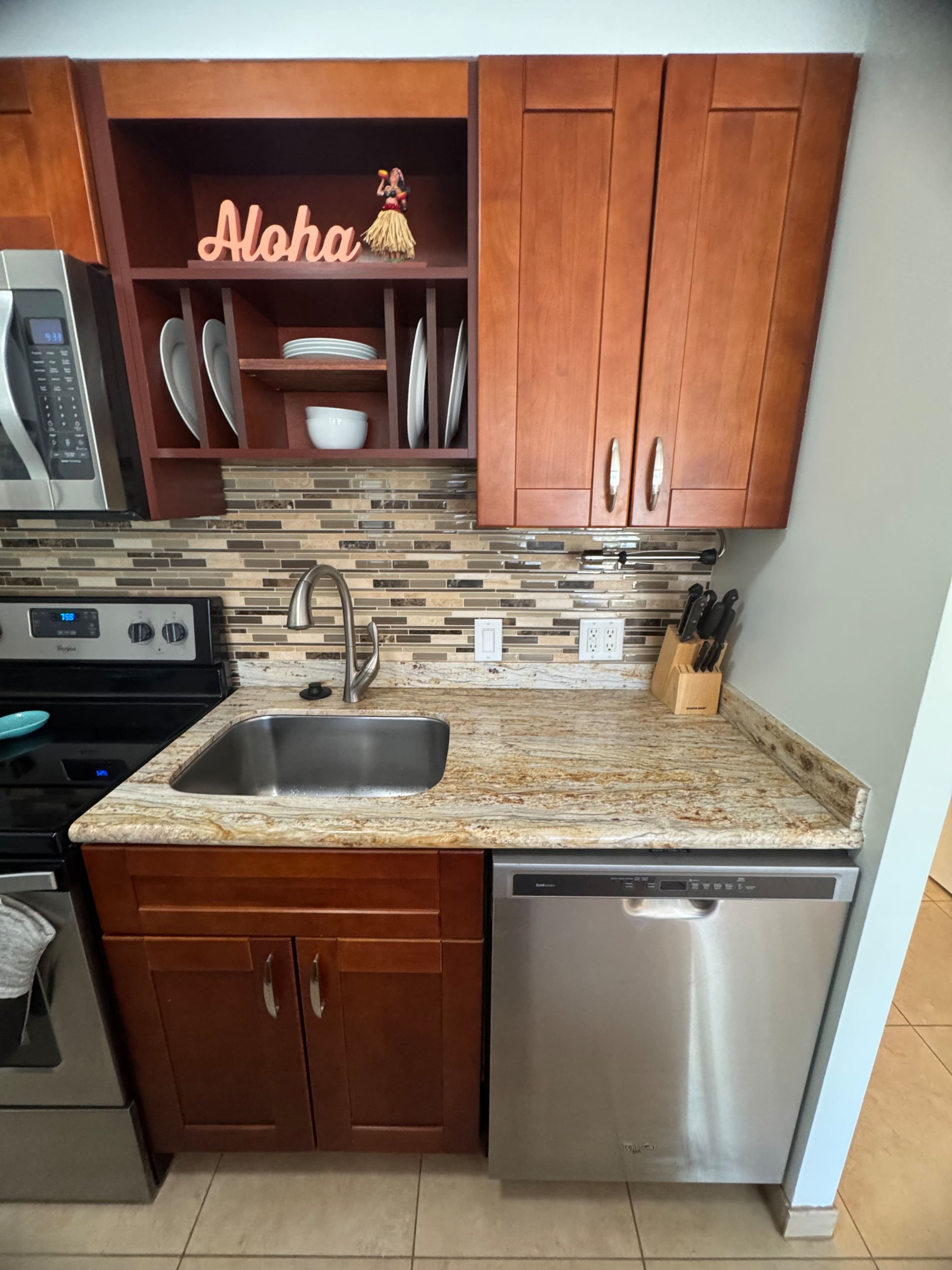 Condo in Lahaina · ★4.98 · Studio · 1 bed · 1 private bath - Image 28