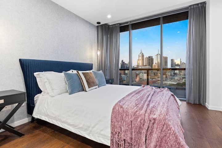 Iconic City & River Views gallery image 2