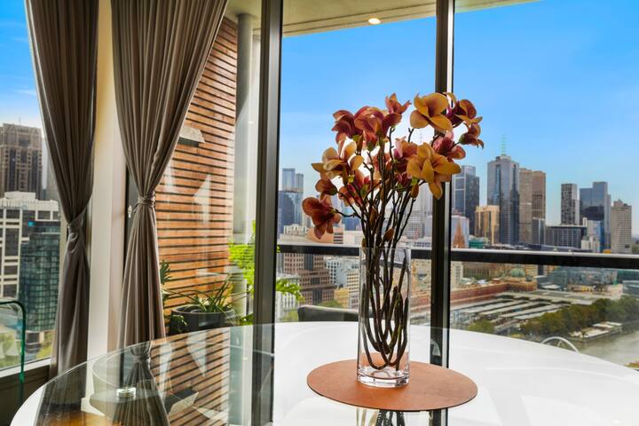 Iconic City & River Views gallery image 4