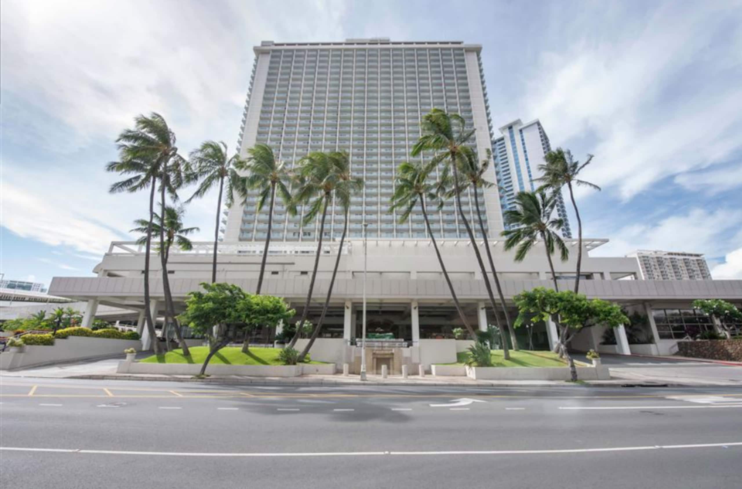 Condo in Honolulu · ★4.81 · 1 bedroom · 1 bed · 1 private bath - Image 13