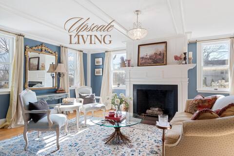 Luxe 1822 Apt | Rain Shower | Plush beds | Firepit