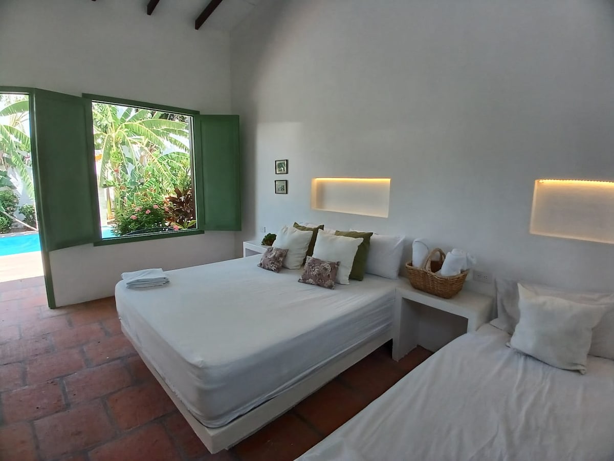 1 bračni krevet (160x200) i 1 krevet za jednu osobu