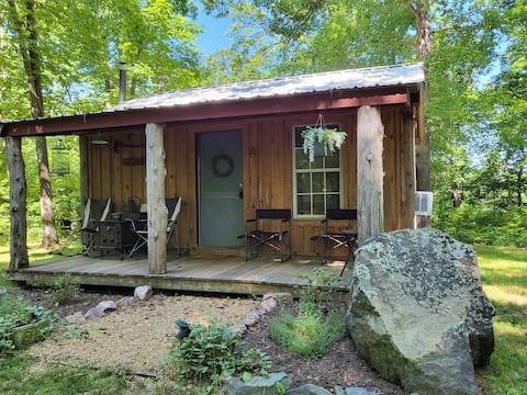 Cozy Rustic Cabin at Whetstone Creek Farm