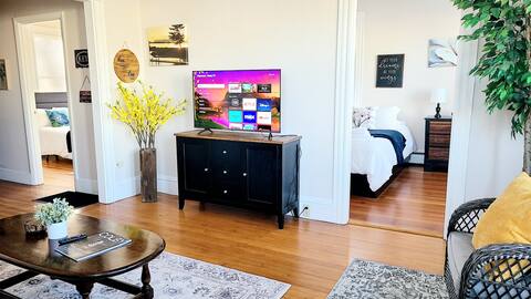 Sun-kissed Serenity - 2 Bdrm Apt with Sunroom
