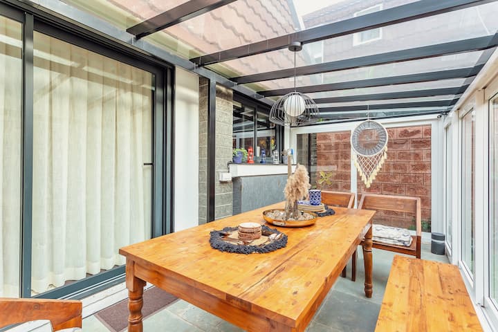 Dining area image 2