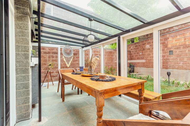 Dining area image 4