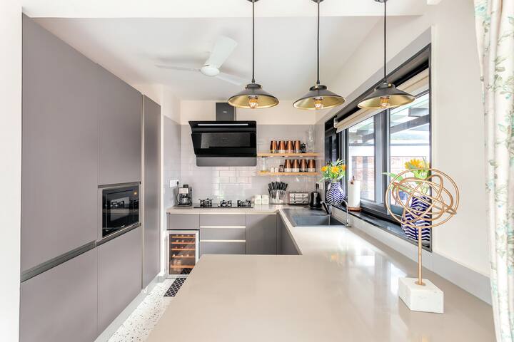 Full kitchen image 1