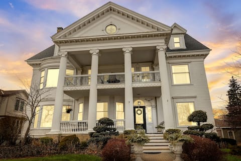 Gorgeous historical mansion on Lake Michigan