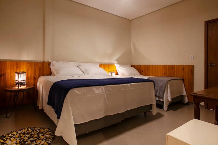 اختر الإعداد الخاص بك:
التكوين 1: 1 سرير بحجم متوسط + 1 سرير فردي
التكوين 2: 3 أسرّة فردية