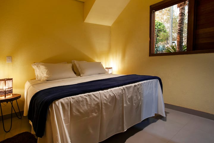 اختر الإعداد الخاص بك:
التكوين 1: 1 سرير بحجم متوسط
التكوين 2: سريران مفردان