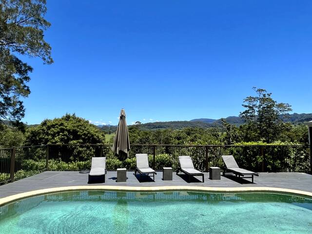 Country Getaway with Pool, Fire Pit and 5.5 acres gallery image 2