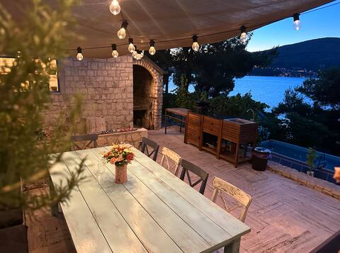 Romantic villa by the sea with stunning views
