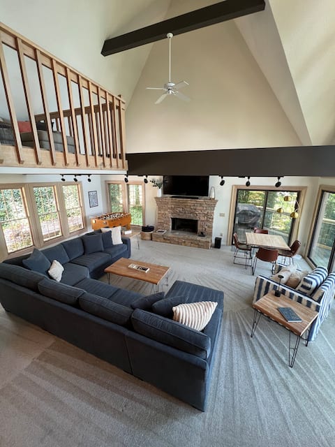 Successful Airbnb property: Lake view, great sunset view off dock, 3 bedrooms in Gainesville