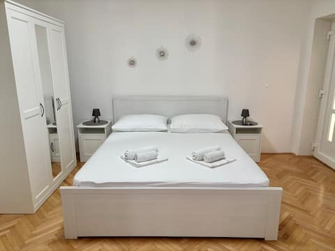 Popular Airbnb listing: A cozy studio APP2 near the centre in Makarska